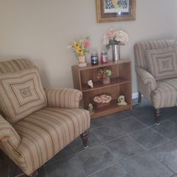 An 86cm Sofa And 2 Beautiful Chairs