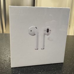 Apple AirPods 2nd Generation with Charging Case - White MV7N2AM/A New Sealed