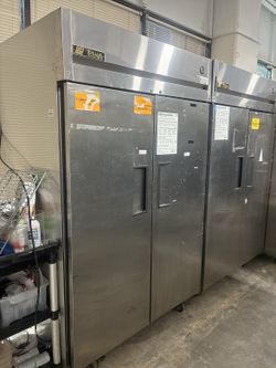 True TG2R-2S Two-Door Commercial Refrigerator (S/N (contact info removed))