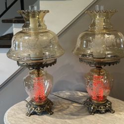 Twwo vintage table lamps from 1971, WMC hurricane lamps with ruffle iridescent amber glass and white