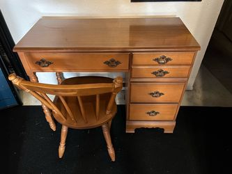RARE QUALITY SALEM MAPLE STUDENT DESK WITH CHAIR