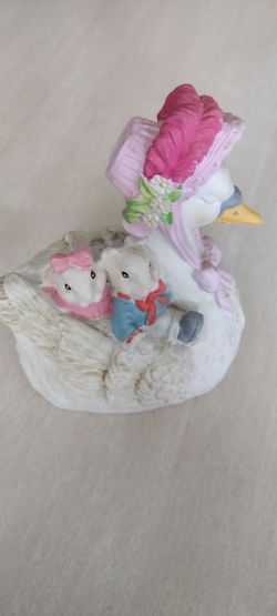 Goose & bunny music box vintage