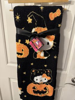 Brand New Halloween Hello Kitty 50in X 70in Super Soft Throw Blanket , click photos to enlarge