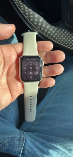 2nd Gen SE Apple Watch