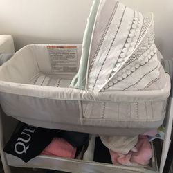GRACO bassinet/changing table