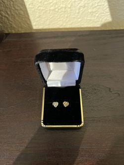 10 Karat Small Heart Shaped Nugget Earrings