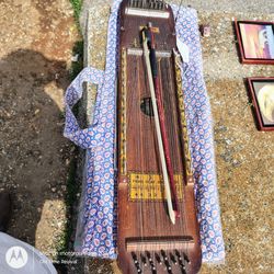 Vintage 1925 Ukelin Stringed Instrument with Original Booklet and Smithsonian Provenance