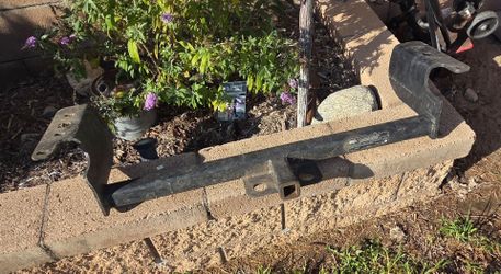 Magnum 2006 1 1/4 sq. Trailer hitch OEM