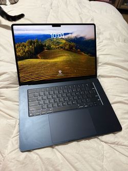 MacBook Air 2023 M2 - 15 “ 256GB