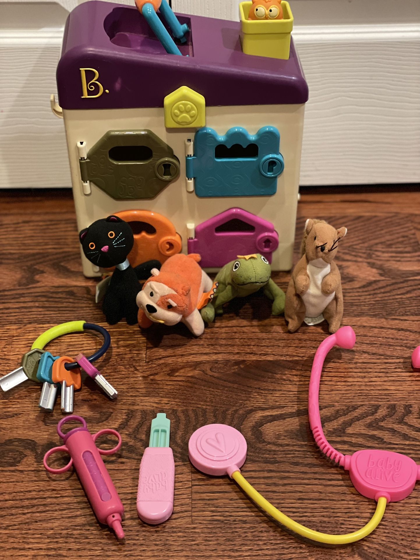 B. Toys Battat Critter Clinic Vet Toy Kit 