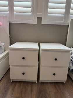 2 Nightstands