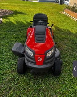 Husqvarna YTH 21K46 Riding lawn mower  21 hp 46 inch cut Hydrostatic transmission