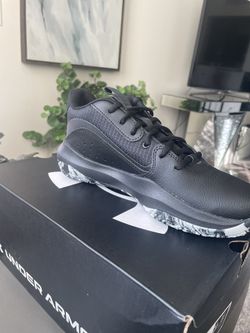 Under-armor-black with black&white sole