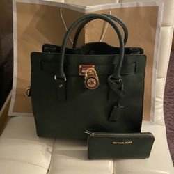 Very Beautiful Green Authentic Michael Kors  Purse With Matching Wallet 