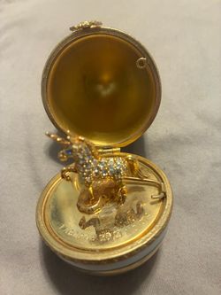 14 k gold Fabergé Egg Figurine with Unicorn Interior