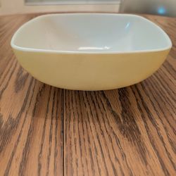 Vintage PYREX In Yellow 