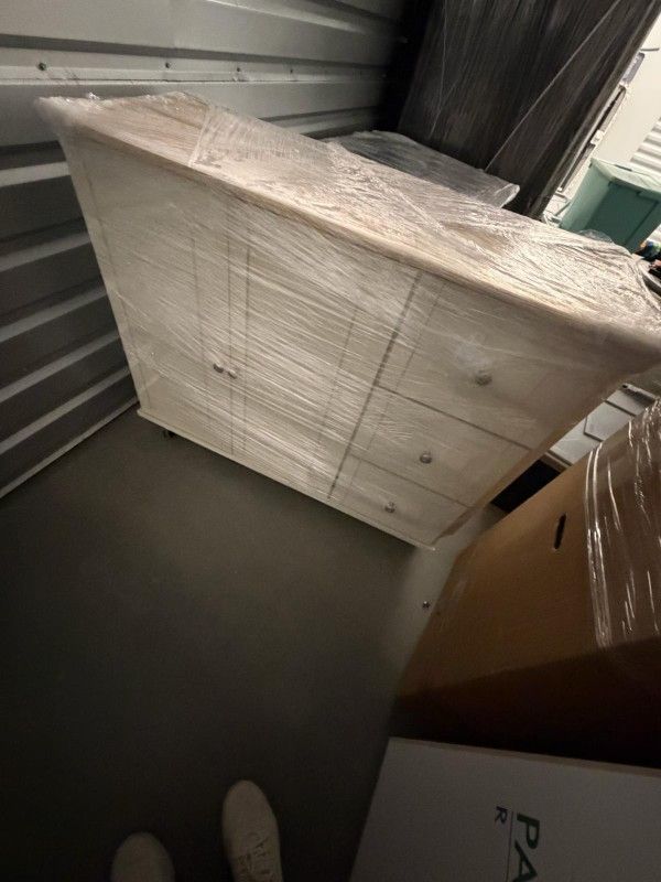 White Kitchen Table - Moving Out sale. Irvine