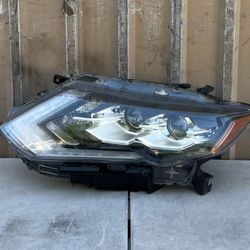 2017-2020 Nissan Rogue Headlight Driver Left Side OEM 