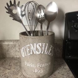 Utensil holder