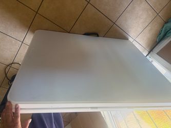 Foldable table