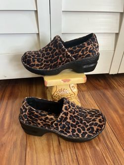New b.o.c. Leopard Clogs