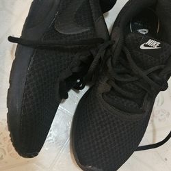 Size 7 NIKE 