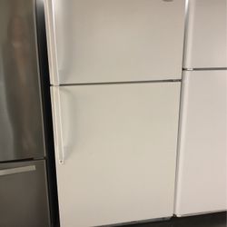 Whirlpool Top Freezer Refrigerator Apartment Size Refrigerator In White 