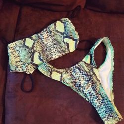 BIKINI BRIGHT GREEN SNAKESKIN DESIGN 