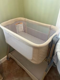 Baby Bedside Bassinet with Wheels