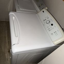 Washer & Dryer Set Oasis