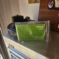 Roomba Vacuum In Good Working Condition