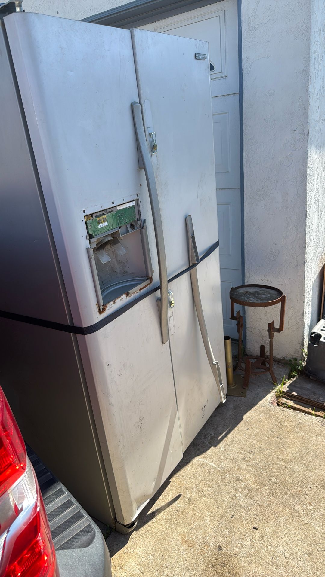 Frigidaire Refrigerator Icemaker Doesn’t Work. Everything Else Does Free.