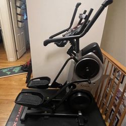  Bowflex Max Trainer M6, Lightly Used In Great Condition, Exercise Equipment