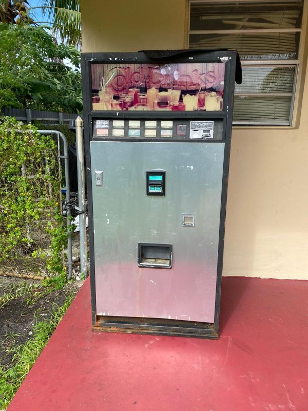 Vending machine for Sale in Miami, FL OfferUp