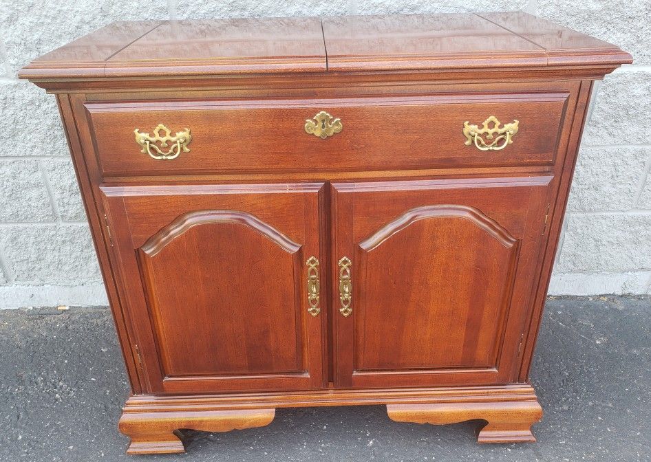 Like New American Drew Flip Top Buffet Server Dry Bar