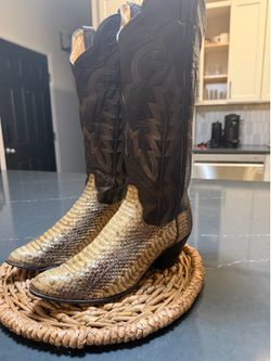 natural snake skin cowgirl  boots size 6B in great condition