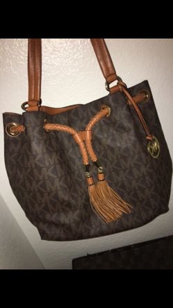 Dark brown leather fringe Michael Kors handbag.. Still in very good condition