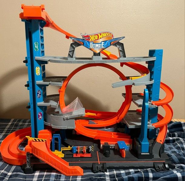 Hot Wheels City Ultimate Garage with Shark Attack for Sale in Palm Harbor FL OfferUp