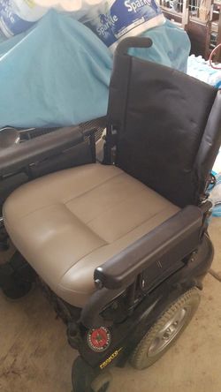 Electric wheelchair