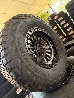 Vendo set de rines nuevos 17x9 de ancho de 6-135 lugs