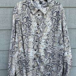 Shein Curve White/Black Snake graphic Button down blouse size 5X.