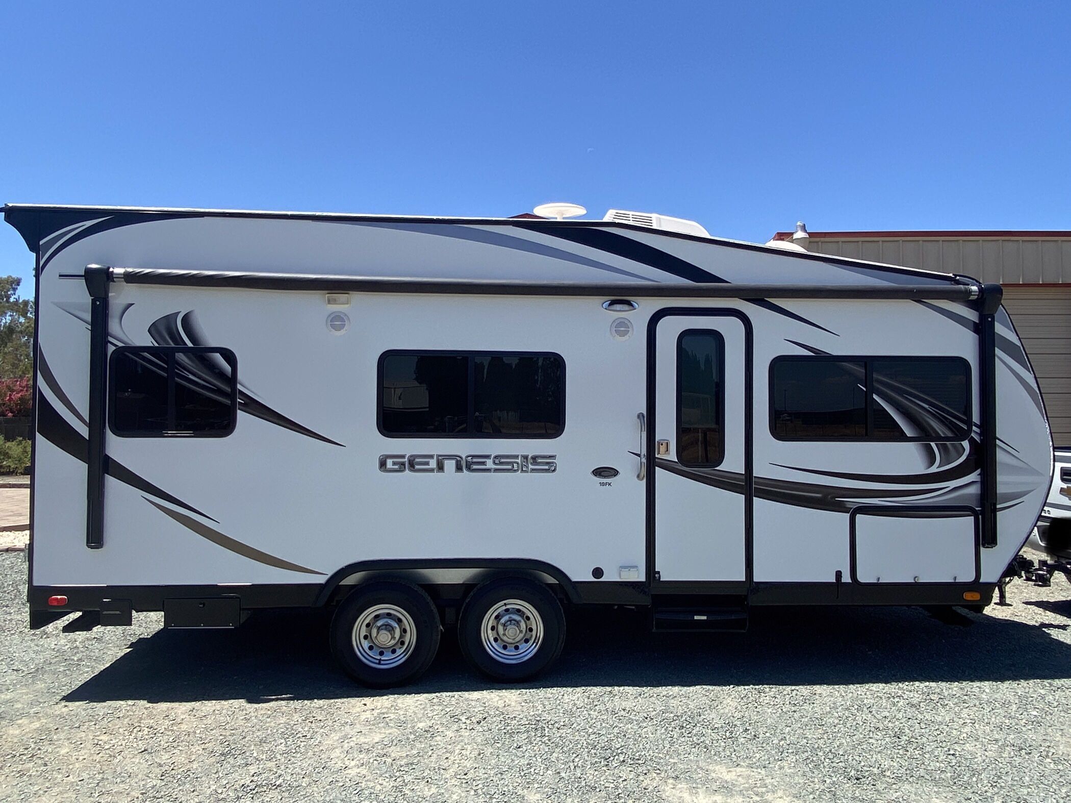 2015 Toy Hauler, Genesis Supreme 19FK