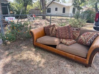 Free couch 730 Albert street