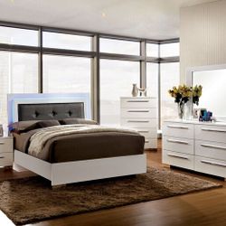 Brand New Glossy White Leatherette 4pc Queen Size Bedroom Set Built In Led Lights