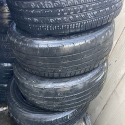 215/55/ R17  tires llantas usadas
