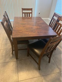 ***Pending pick up (Dinning table)***