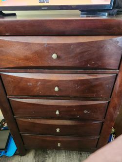 Chest of drawers