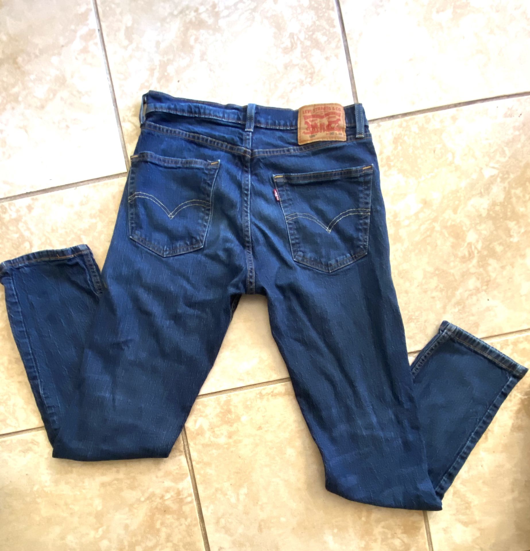 Levi 505 , Blue Jeans . Size : W 30. L 32 . Excellent Condition . 