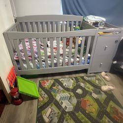 Crib w/ Changing Table