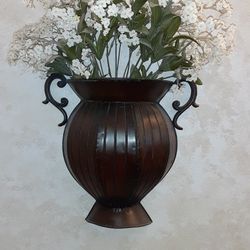 3D Hanging Flower Vase Display. 11 Inches tall